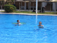 Ralph und Fl�ru im kalten Pool